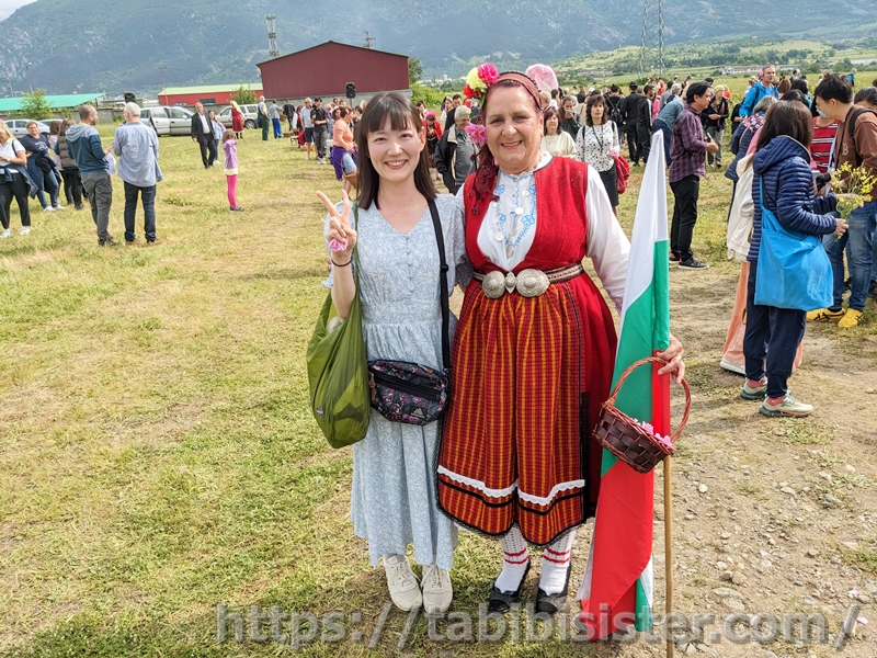 ブルガリア女性と日本人女性の記念写真